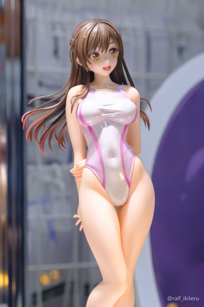 租借女友 水原千鹤 水色线条竞技泳装