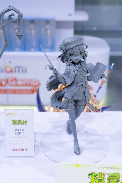 精灵村 村里的老师 莫妮卡