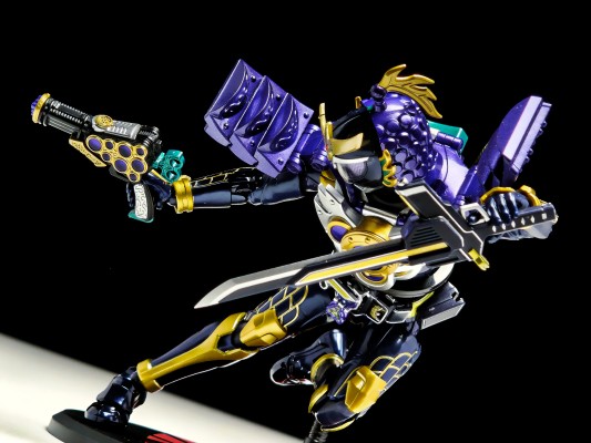 S.H.Figuarts（真骨雕制法）假面骑士龙玄 葡萄武装