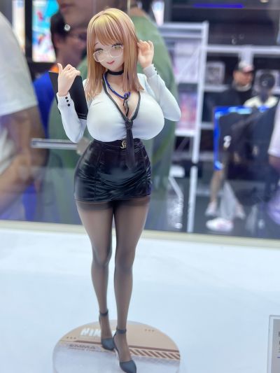 胜利女神：新的希望 艾玛 - 办公室疗法