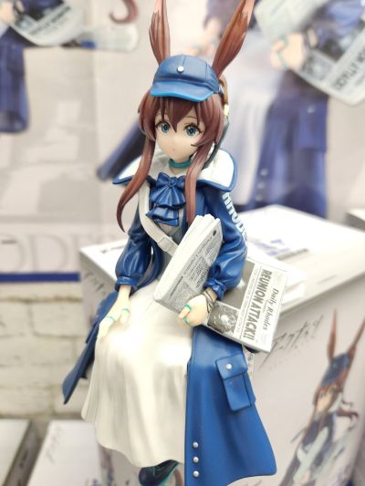 明日方舟 压泡面人偶—阿米娅·报童款—