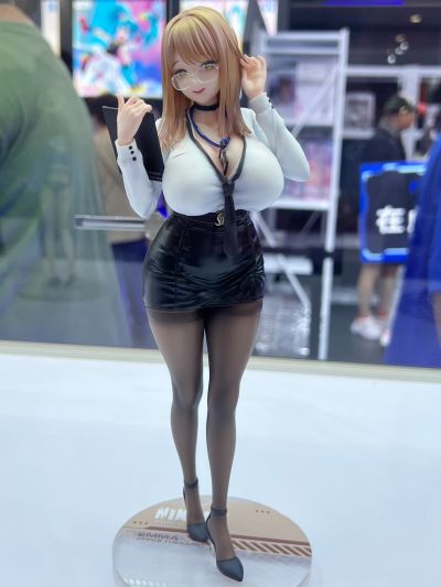 胜利女神：新的希望 艾玛 - 办公室疗法