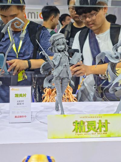 精灵村 村里的老师 莫妮卡