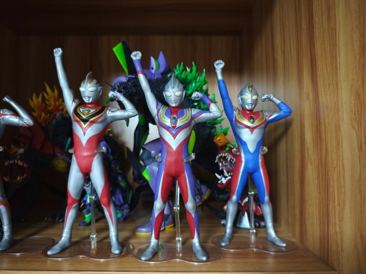 奥特新生代 盖亚奥特曼 (V2) 登场造型