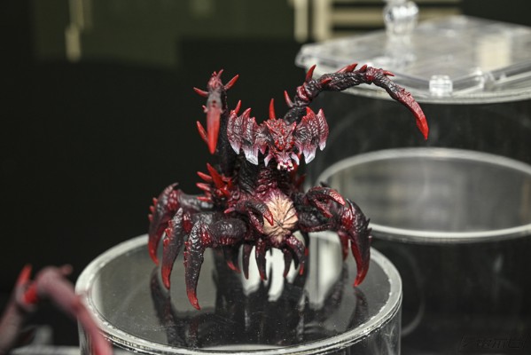 S.H.MonsterArts 哥斯拉二世&戴斯特洛伊亚进化套装