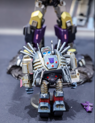 AMK PRO系列 变形金刚IDW 塔恩