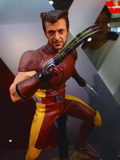 《死侍与金刚狼》金刚狼(经典棕色战衣) 1:6比例珍藏人偶