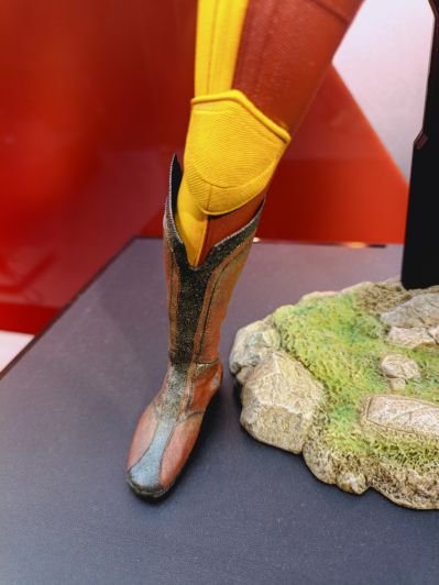 《死侍与金刚狼》金刚狼(经典棕色战衣) 1:6比例珍藏人偶