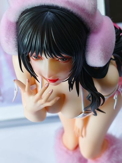 雪地水蜜桃比基尼美少女 1/4雕像