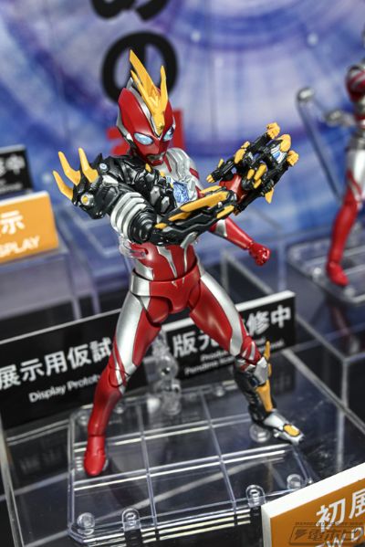 S.H.Figuarts 奥美迦奥特曼白虎装甲