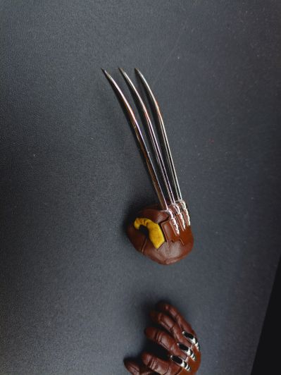 《死侍与金刚狼》金刚狼(经典棕色战衣) 1:6比例珍藏人偶