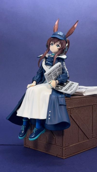 明日方舟 压泡面人偶—阿米娅·报童款—